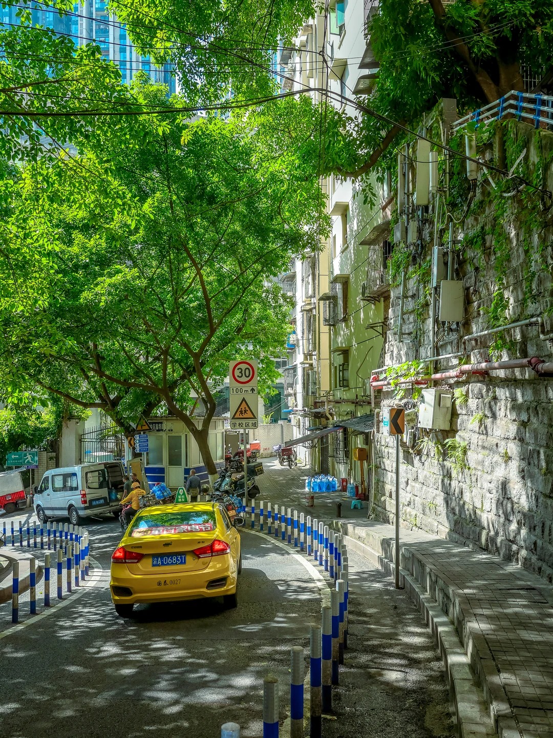 Chongqing old hillside alleys and steps